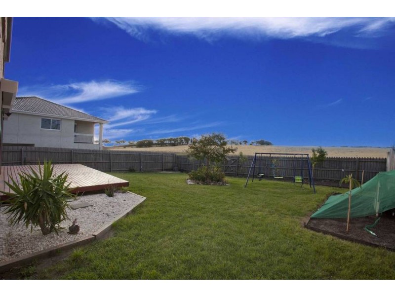 16 Wild Crescent, Roxburgh Park VIC 3064