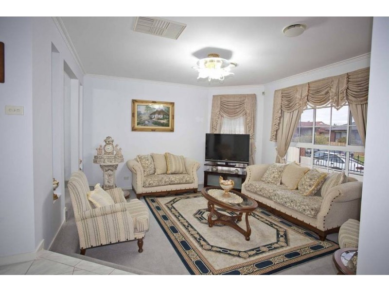 11 Rocklands Rise, Meadow Heights VIC 3048