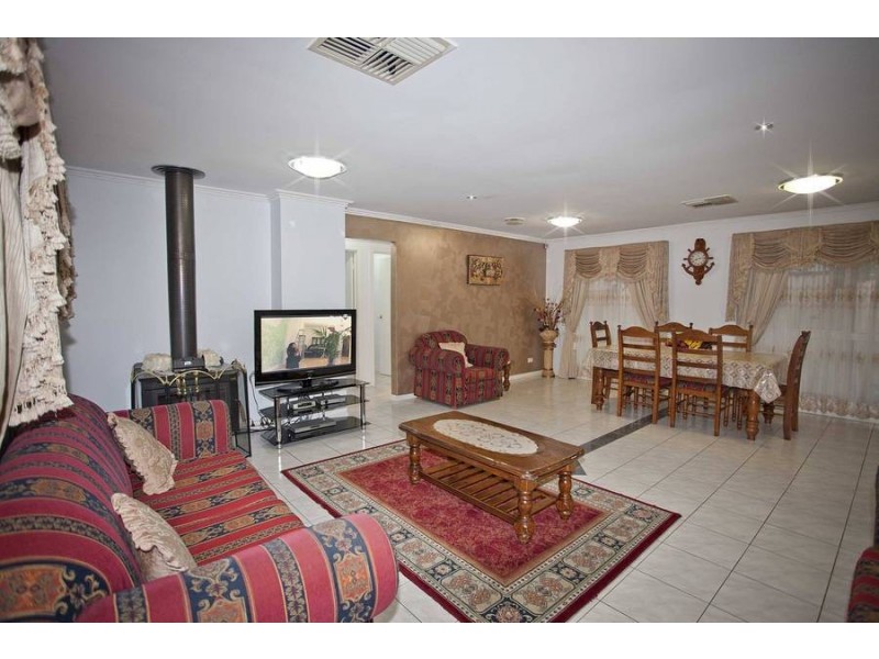 11 Rocklands Rise, Meadow Heights VIC 3048