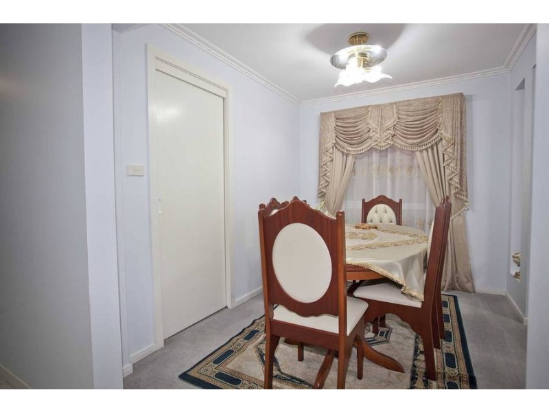 11 Rocklands Rise, Meadow Heights VIC 3048