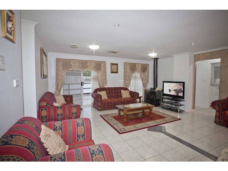 11 Rocklands Rise, Meadow Heights VIC 3048