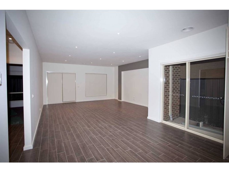 72 Charteris Drive, Craigieburn VIC 3064