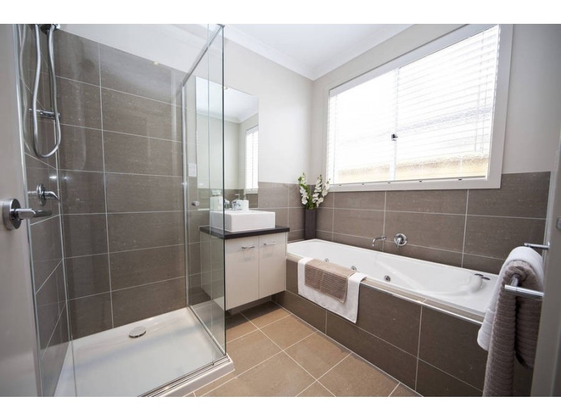 2-6 Wyndcliffe Way, Roxburgh Park VIC 3064