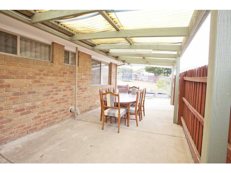 8 Themeda Court, Meadow Heights VIC 3048