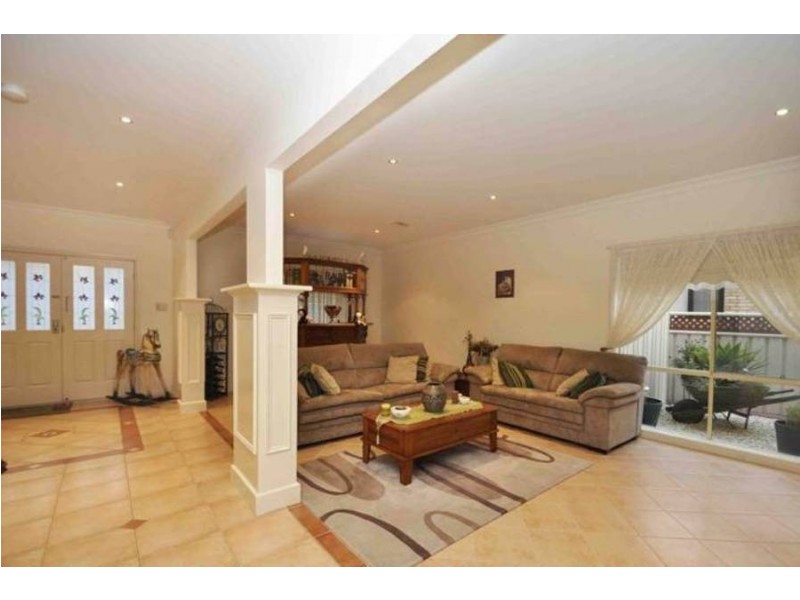 7 Hurley Rise, Roxburgh Park VIC 3064