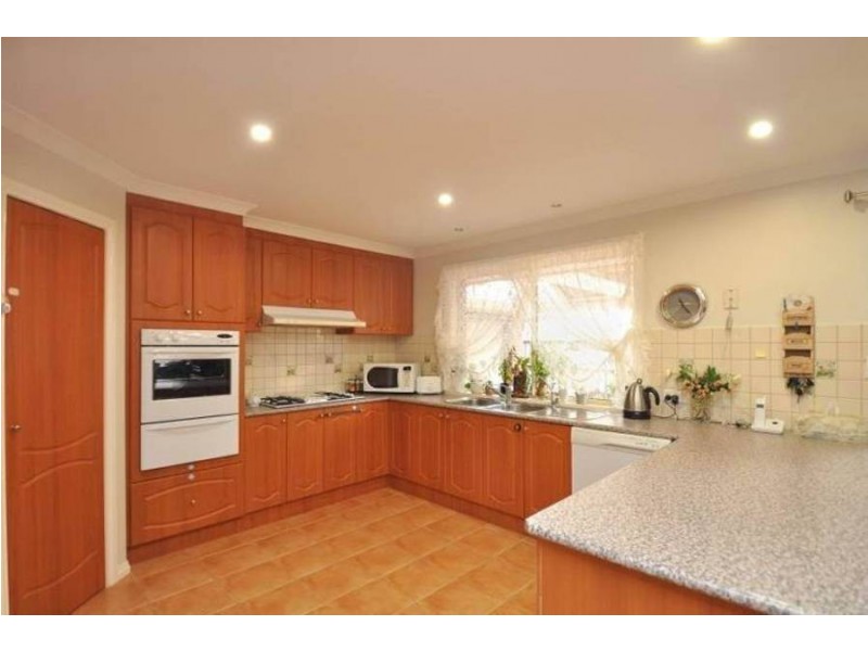 4 Esla Avenue, Roxburgh Park VIC 3064