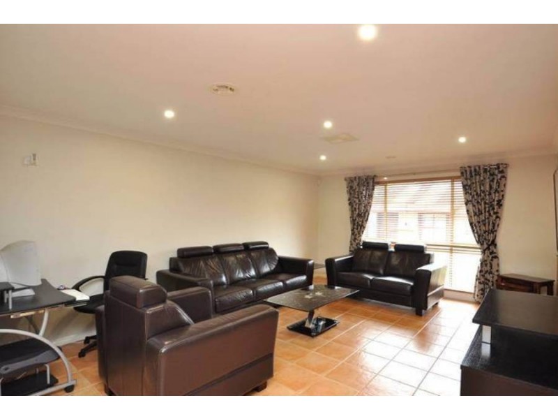 4 Esla Avenue, Roxburgh Park VIC 3064