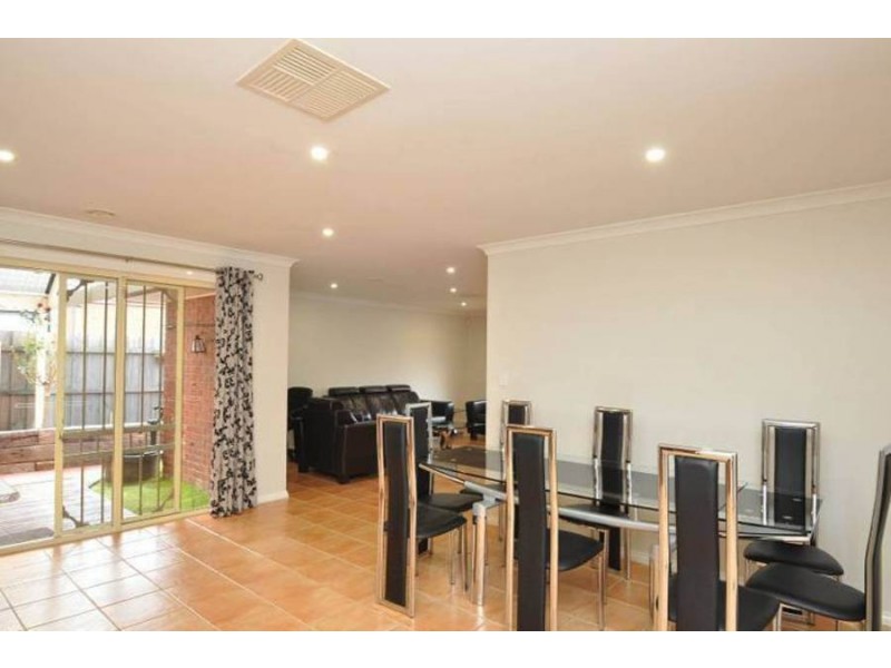 4 Esla Avenue, Roxburgh Park VIC 3064