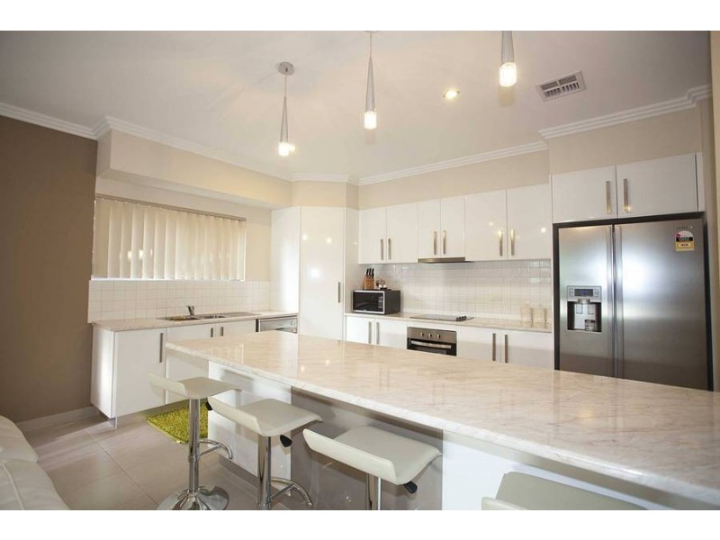 54 Coronet Avenue, Roxburgh Park VIC 3064