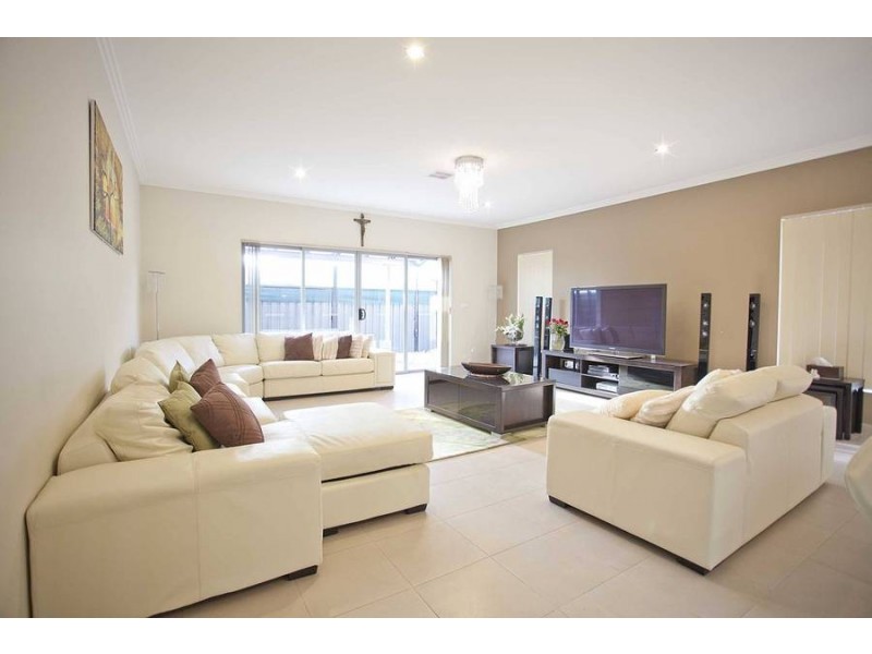 54 Coronet Avenue, Roxburgh Park VIC 3064