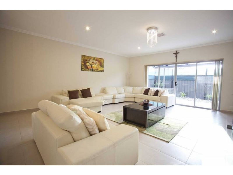 54 Coronet Avenue, Roxburgh Park VIC 3064