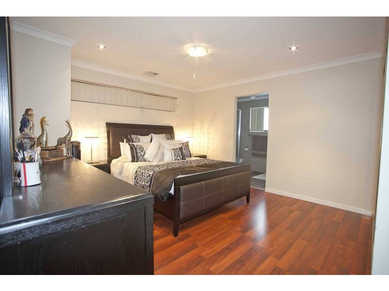 54 Coronet Avenue, Roxburgh Park VIC 3064