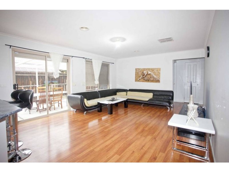 25 Phoenix Court, Roxburgh Park VIC 3064