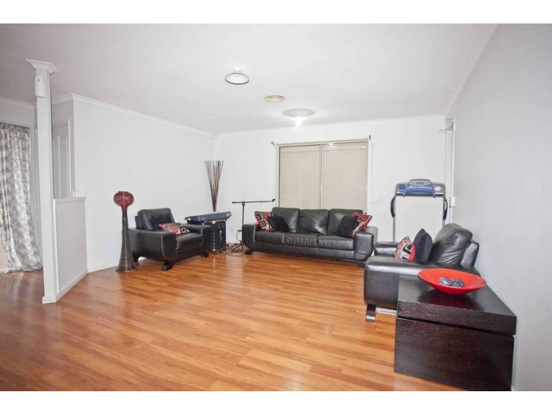 25 Phoenix Court, Roxburgh Park VIC 3064