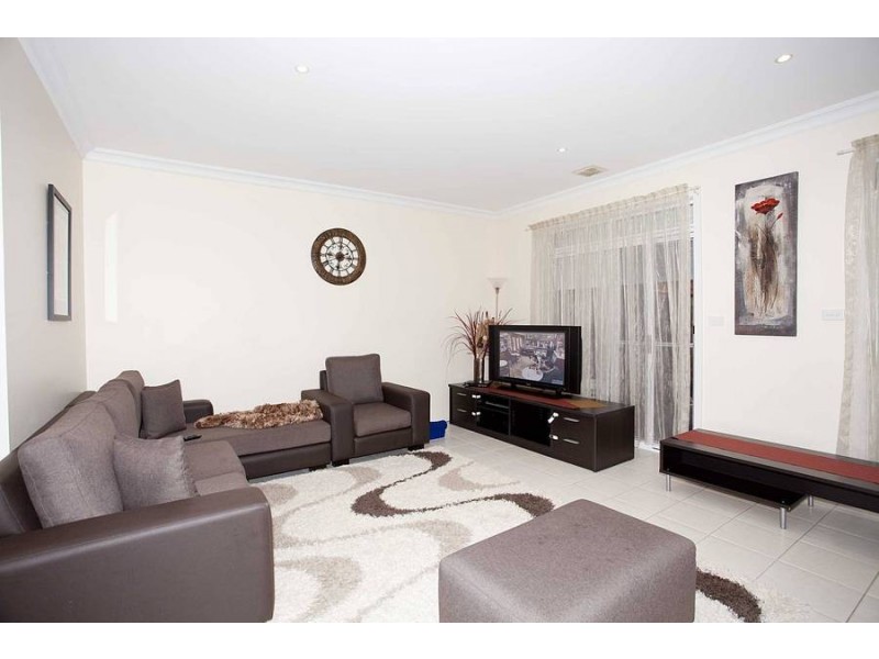 79 Ravenhill Blvd, Roxburgh Park VIC 3064