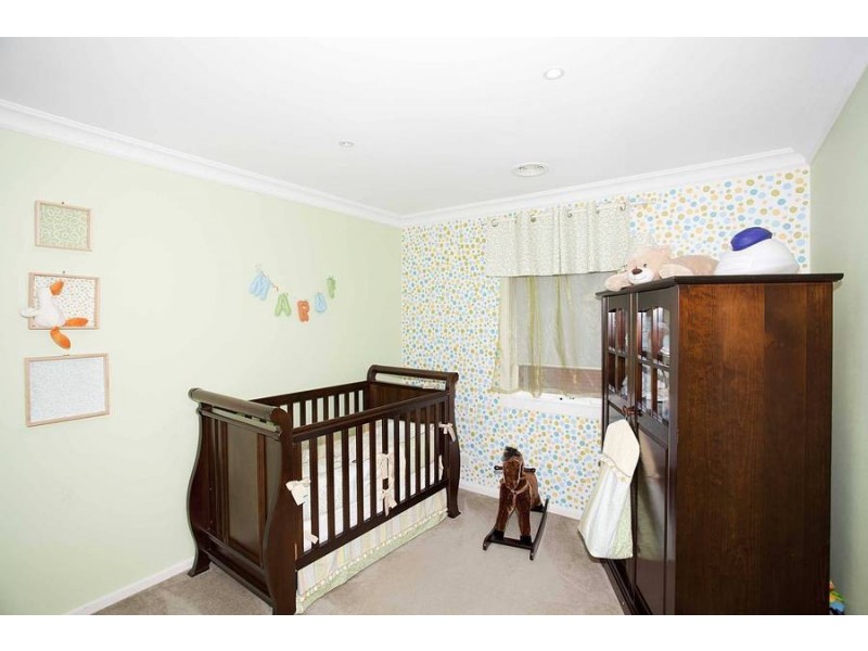 79 Ravenhill Blvd, Roxburgh Park VIC 3064