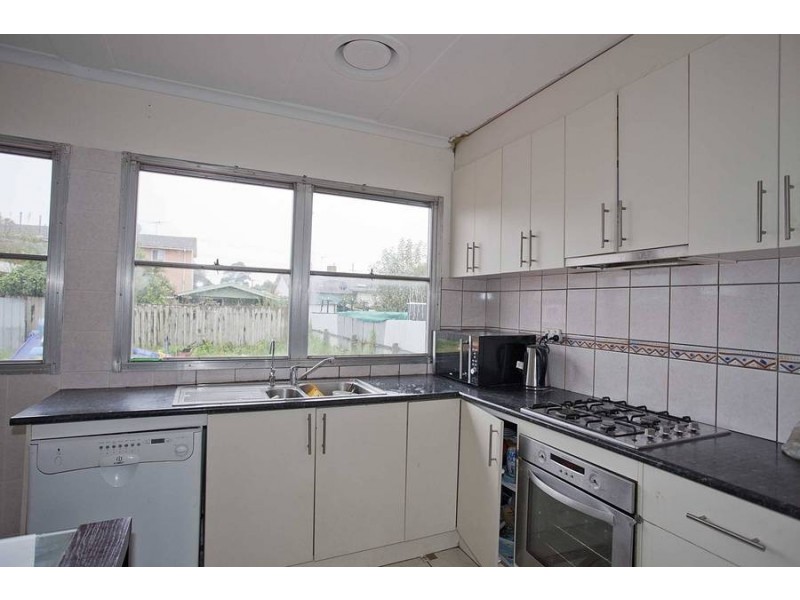 8 Calivil Street, Dallas VIC 3047