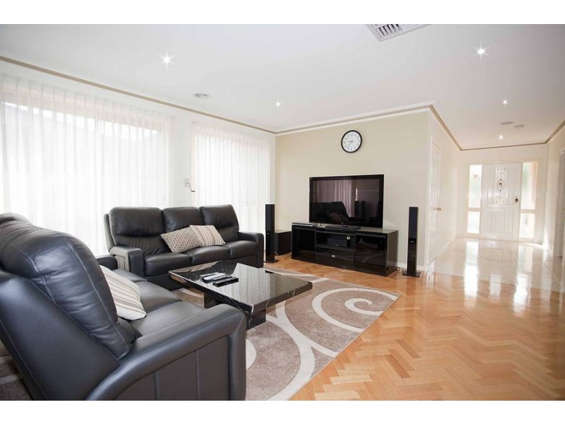 7 Brushwood Circuit, Roxburgh Park VIC 3064