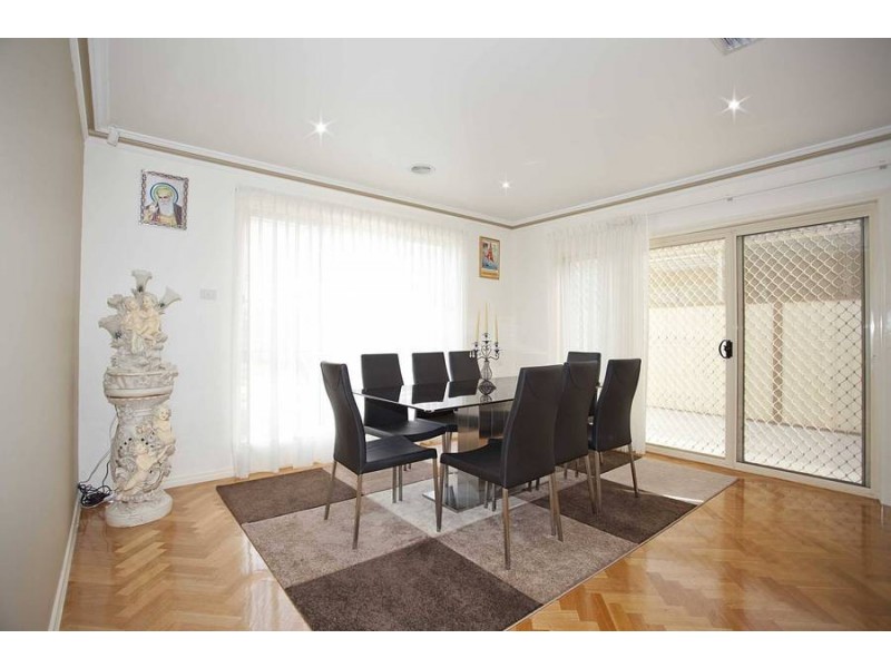 7 Brushwood Circuit, Roxburgh Park VIC 3064