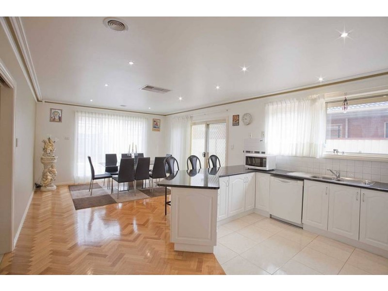 7 Brushwood Circuit, Roxburgh Park VIC 3064