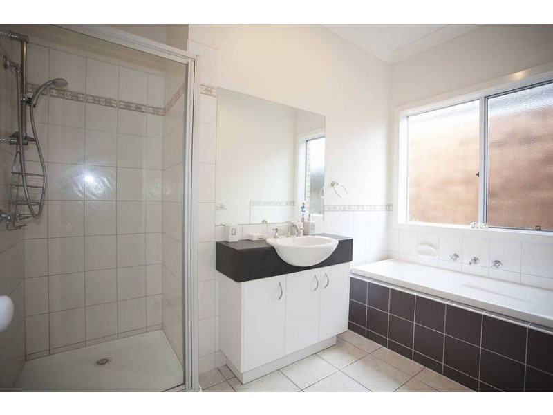 50 Statesman Avenue, Roxburgh Park VIC 3064