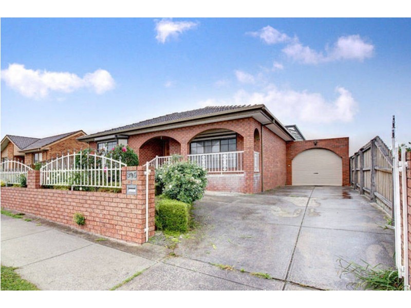 35 Pinnaroo Circuit, Meadow Heights VIC 3048