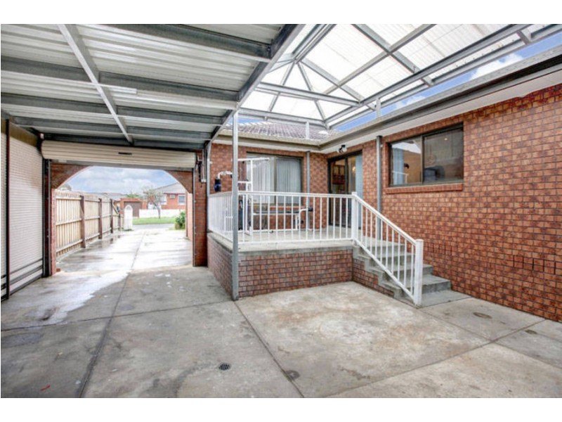 35 Pinnaroo Circuit, Meadow Heights VIC 3048