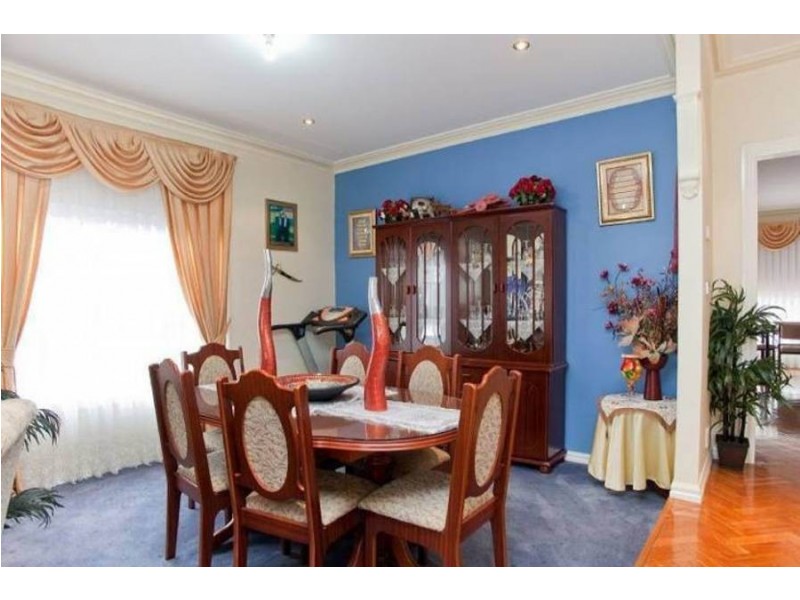 8 Hunter Avenue, Roxburgh Park VIC 3064