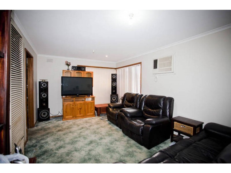 13 Yandoit Court, Meadow Heights VIC 3048