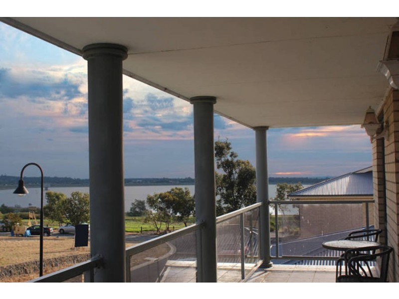 18 Bickerton Way, Roxburgh Park VIC 3064