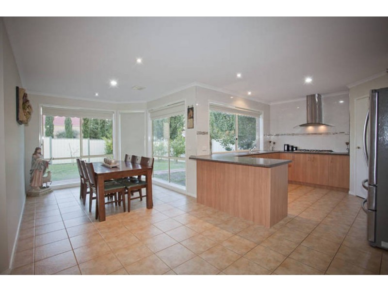 10 Boyden Square, Roxburgh Park VIC 3064