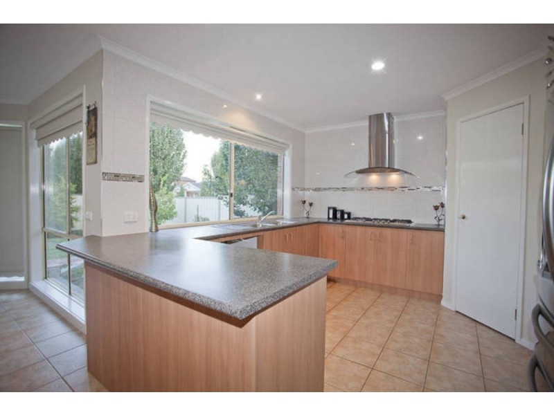 10 Boyden Square, Roxburgh Park VIC 3064