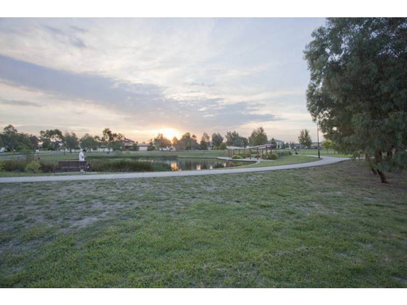 10 Boyden Square, Roxburgh Park VIC 3064