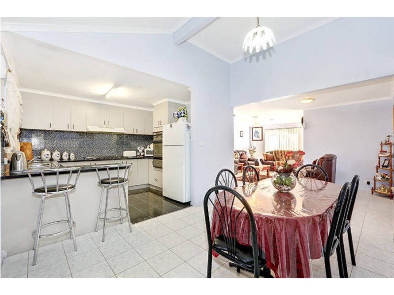 6 Thisle Court, Meadow Heights VIC 3048