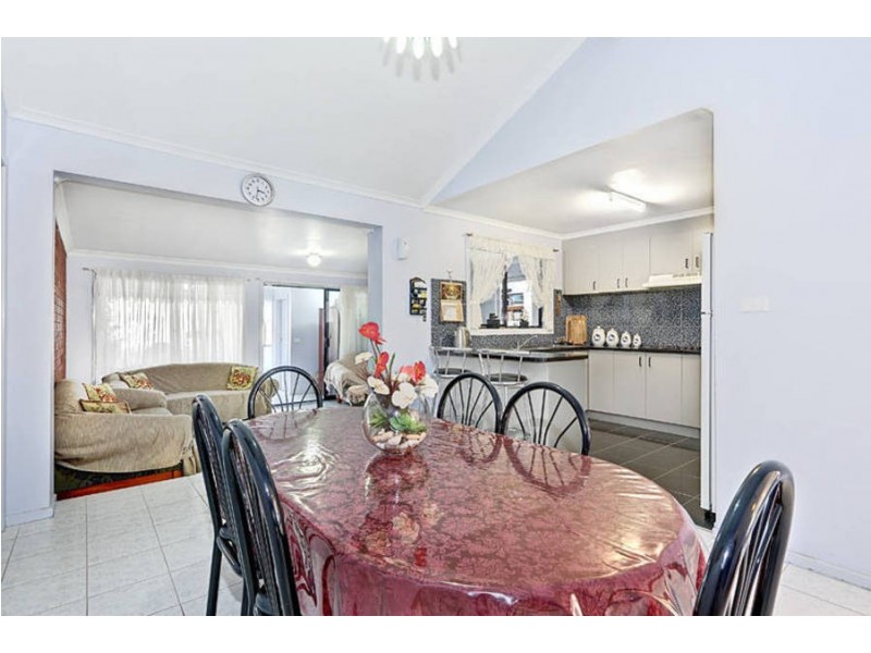 6 Thisle Court, Meadow Heights VIC 3048