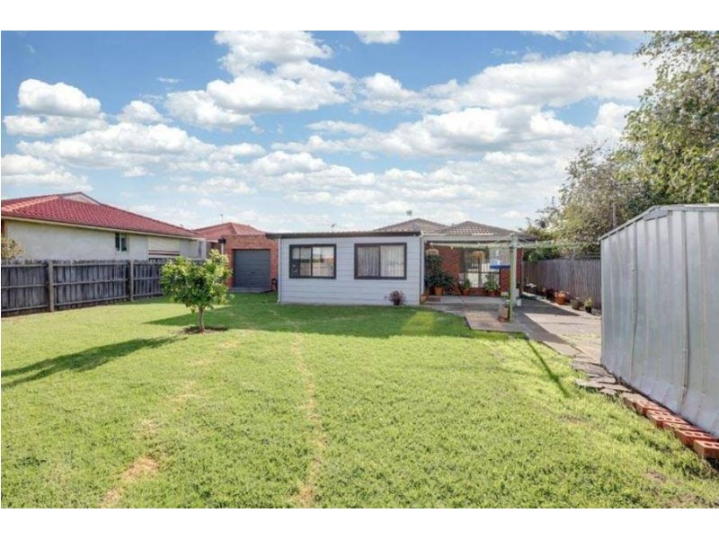 6 Thisle Court, Meadow Heights VIC 3048