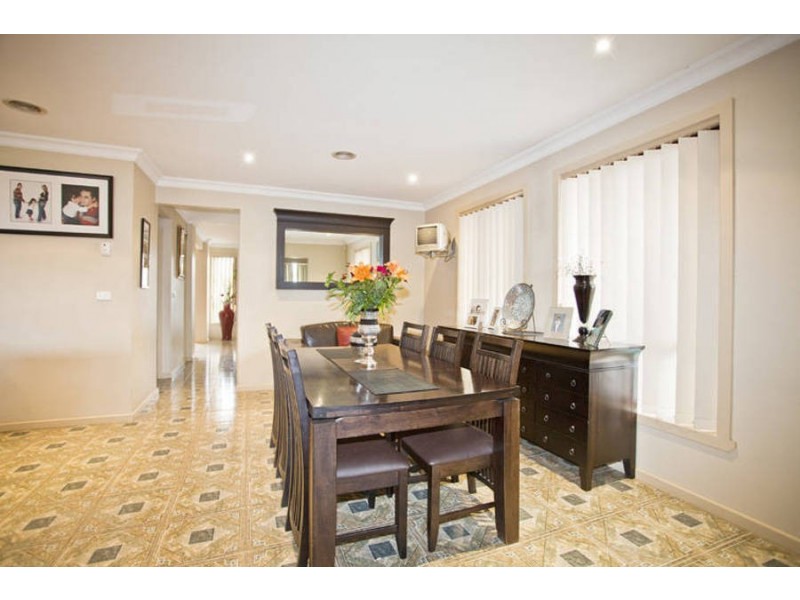 6 Malabar Street, Roxburgh Park VIC 3064