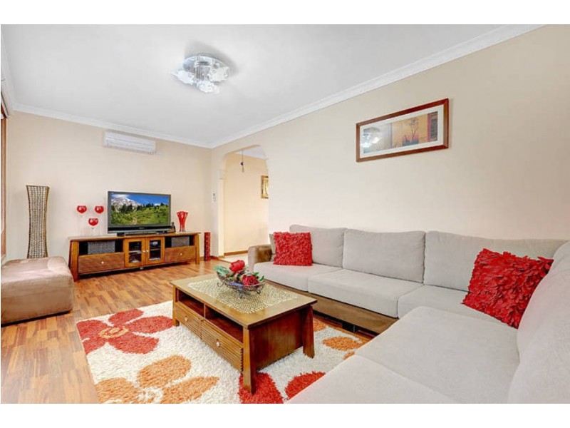 1/8 Seville Court, Meadow Heights VIC 3048