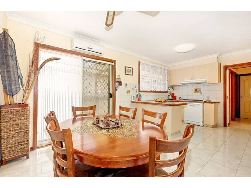 1/8 Seville Court, Meadow Heights VIC 3048