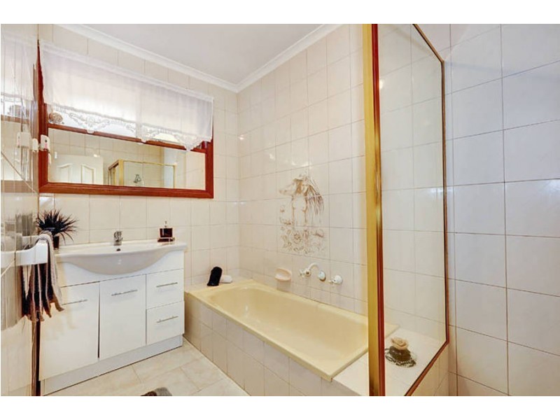 1/8 Seville Court, Meadow Heights VIC 3048