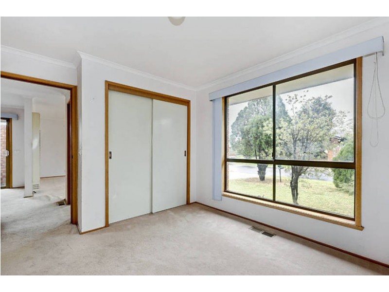 24 Pinnaroo Circuit, Meadow Heights VIC 3048