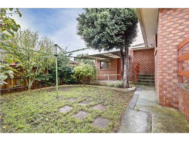 24 Pinnaroo Circuit, Meadow Heights VIC 3048