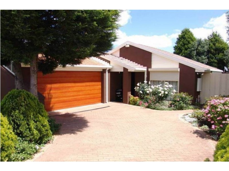 8 Molineux Way, Roxburgh Park VIC 3064