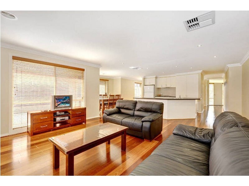 8 Harmony Court, Roxburgh Park VIC 3064