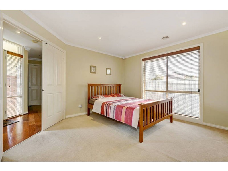 8 Harmony Court, Roxburgh Park VIC 3064