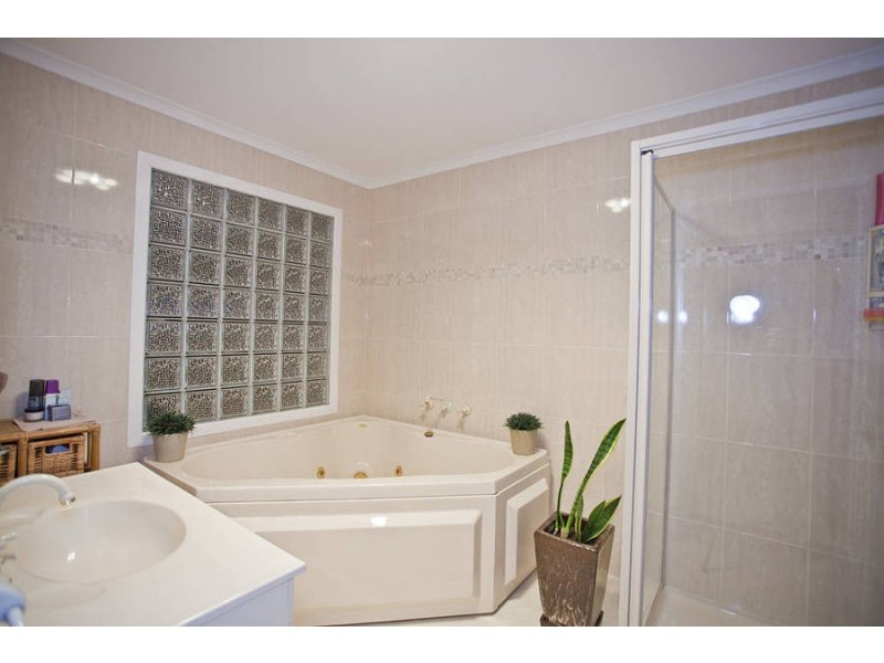 12 Buxton Court, Meadow Heights VIC 3048