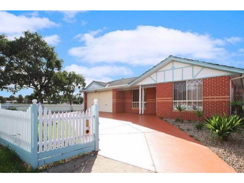 8 Foxton Place, Roxburgh Park VIC 3064