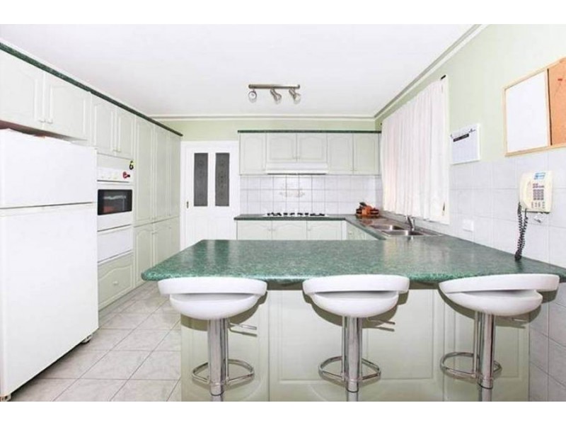 8 Foxton Place, Roxburgh Park VIC 3064