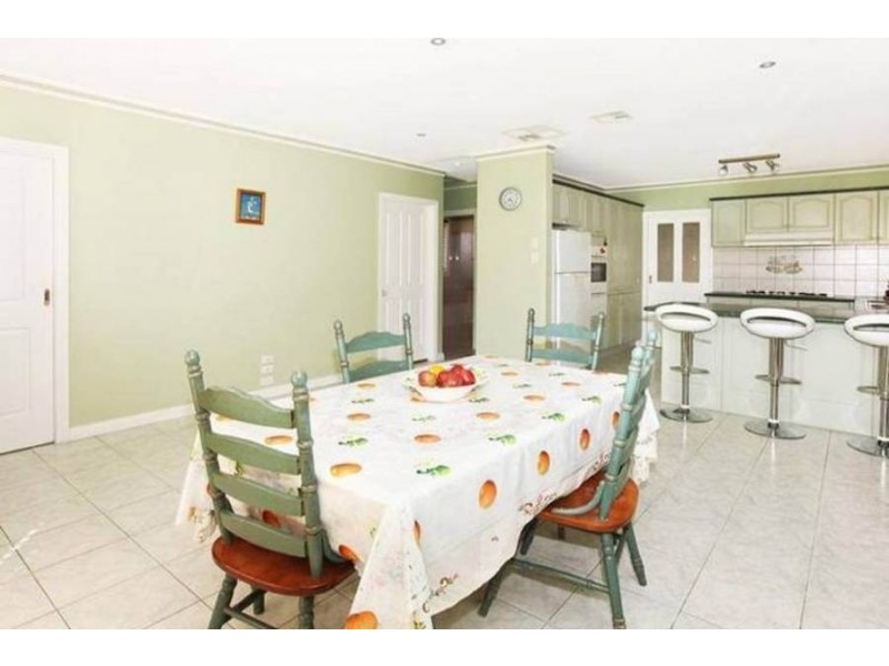 8 Foxton Place, Roxburgh Park VIC 3064