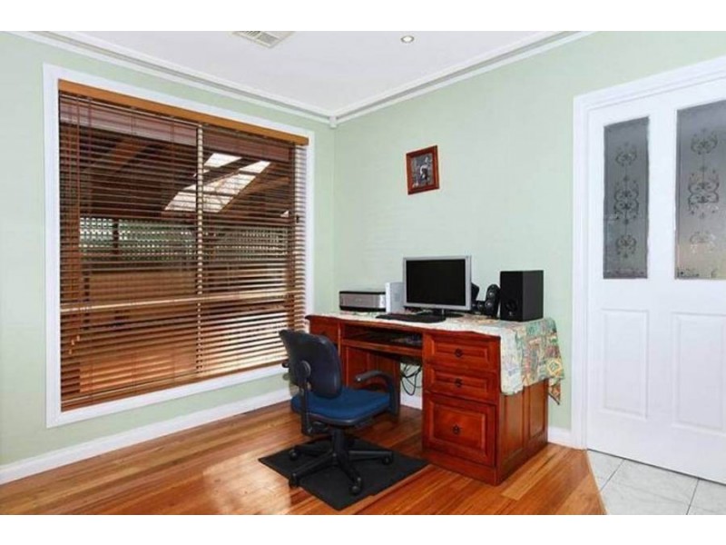 8 Foxton Place, Roxburgh Park VIC 3064